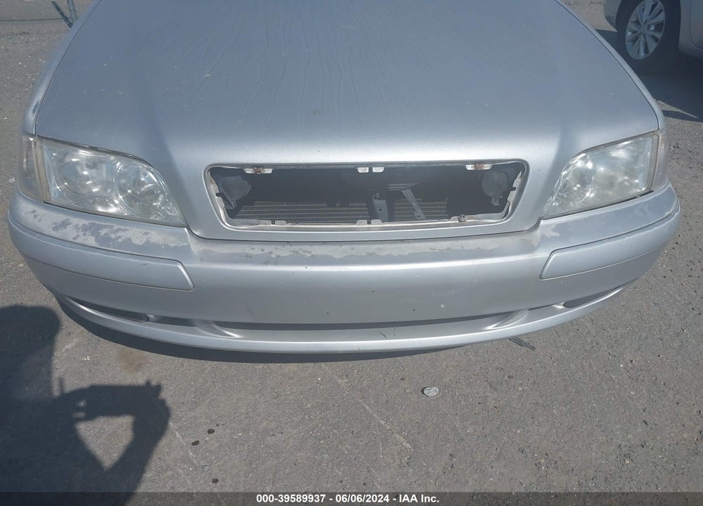 2004 VOLVO V40 A/LSE VIN: YV1VW27524F082523