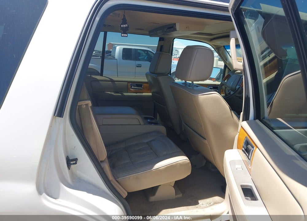 2007 LINCOLN NAVIGATOR ULTIMATE VIN: 5LMFU28537LJ02372
