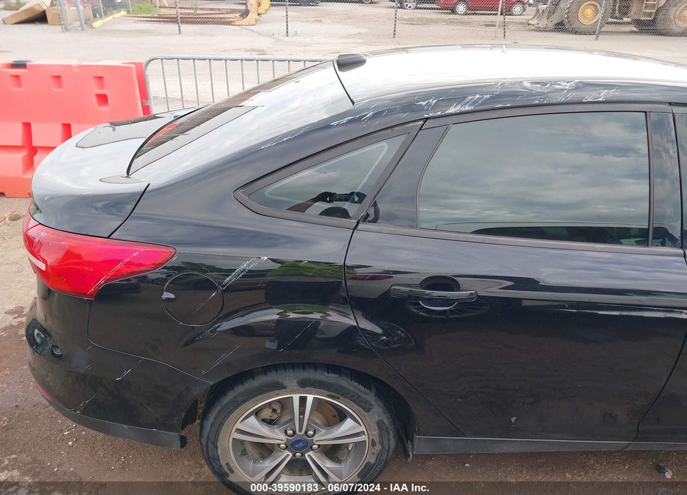 2018 FORD FOCUS SE VIN: 1FADP3FE3JL259928