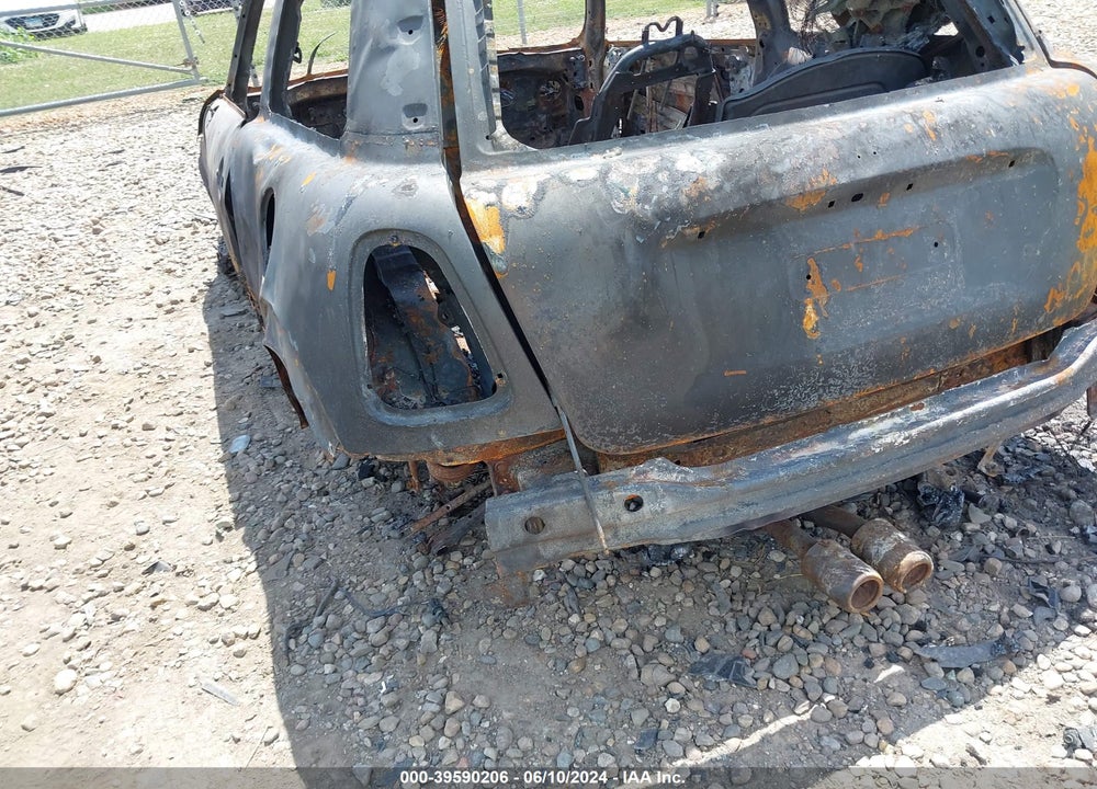 2007 MINI COOPER S VIN: WMWMF73527TL86443