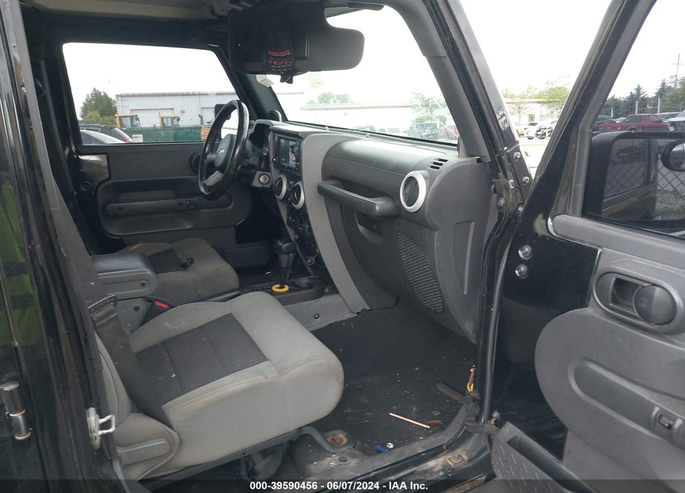 2010 JEEP WRANGLER UNLIMITED SAHARA VIN: 1J4HA5H16AL171064