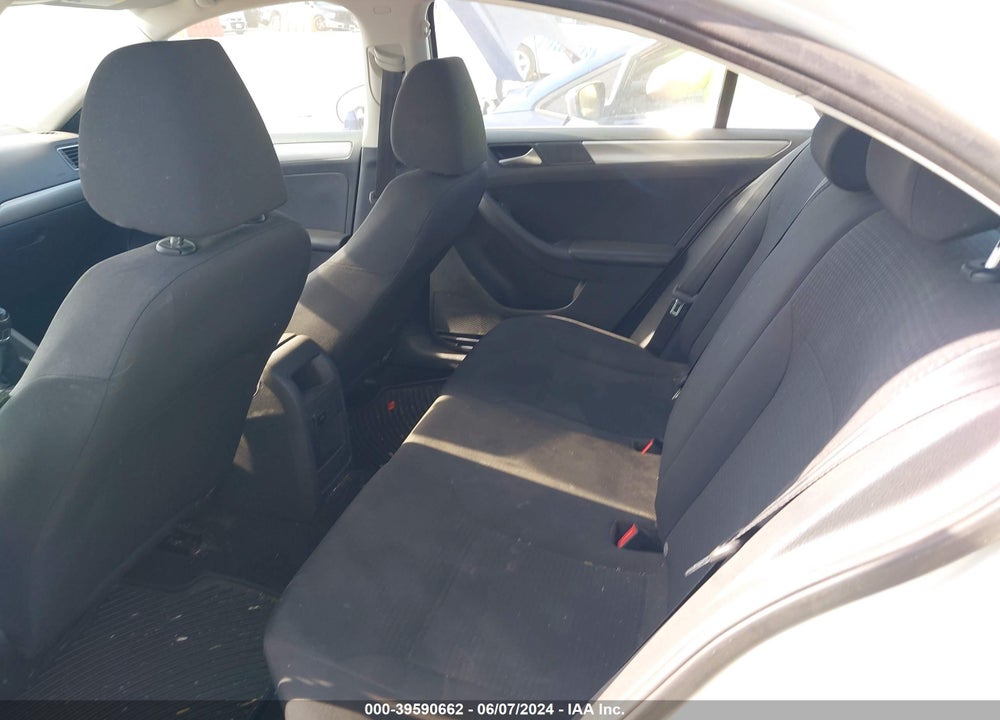 2015 VOLKSWAGEN JETTA 1.8T SE VIN: 3VWB17AJ5FM298246