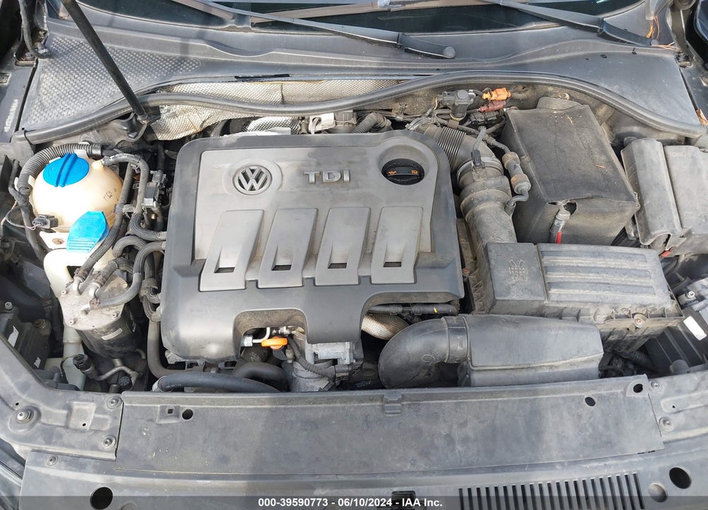 2013 VOLKSWAGEN PASSAT 2.0L TDI SE VIN: 1VWBN7A33DC121618