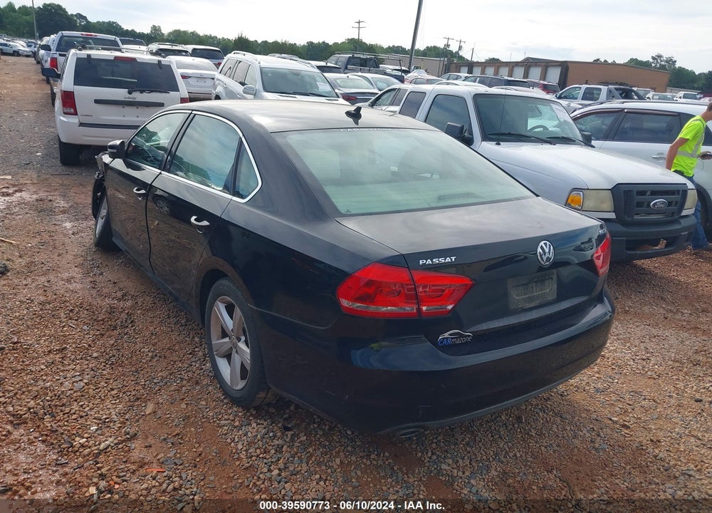2013 VOLKSWAGEN PASSAT 2.0L TDI SE VIN: 1VWBN7A33DC121618