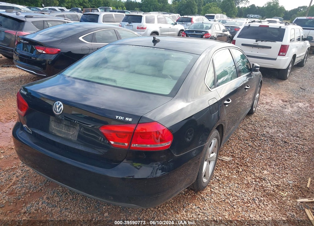 2013 VOLKSWAGEN PASSAT 2.0L TDI SE VIN: 1VWBN7A33DC121618