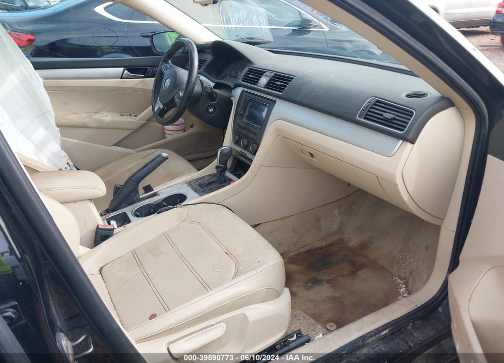2013 VOLKSWAGEN PASSAT 2.0L TDI SE VIN: 1VWBN7A33DC121618