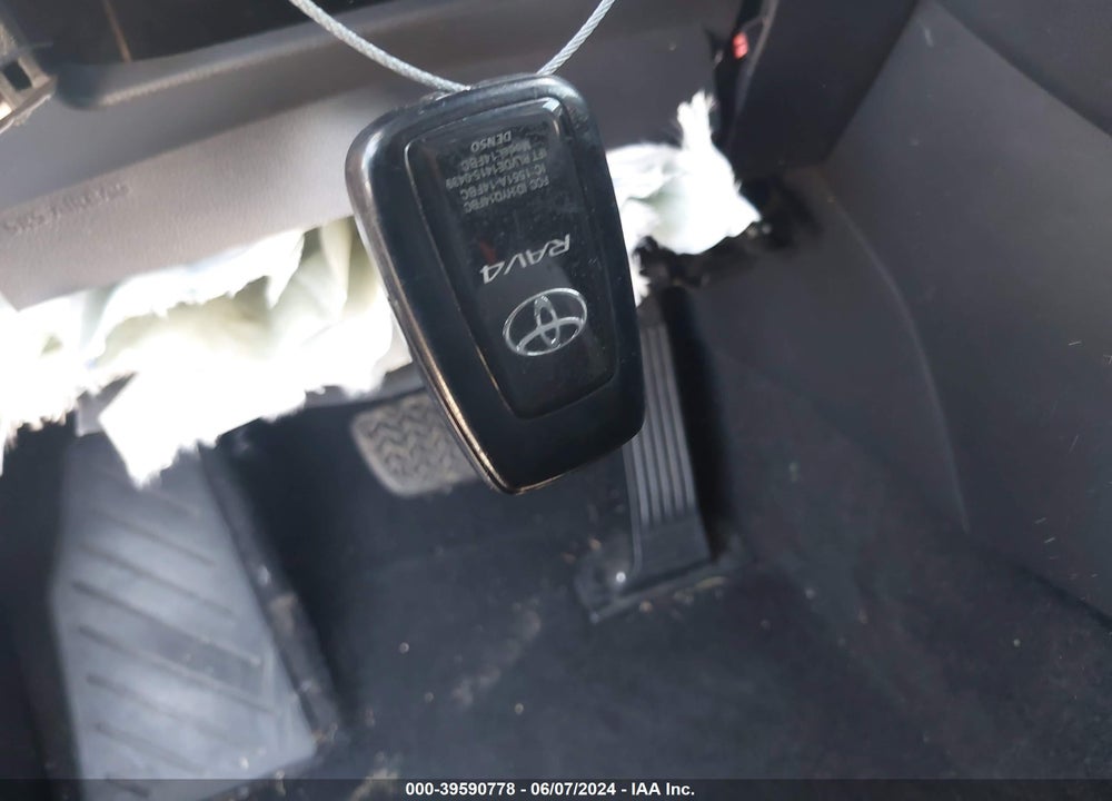 2019 TOYOTA RAV4 XLE VIN: 2T3W1RFV0KW011481