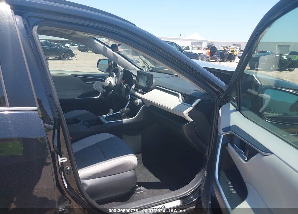 2019 TOYOTA RAV4 XLE VIN: 2T3W1RFV0KW011481