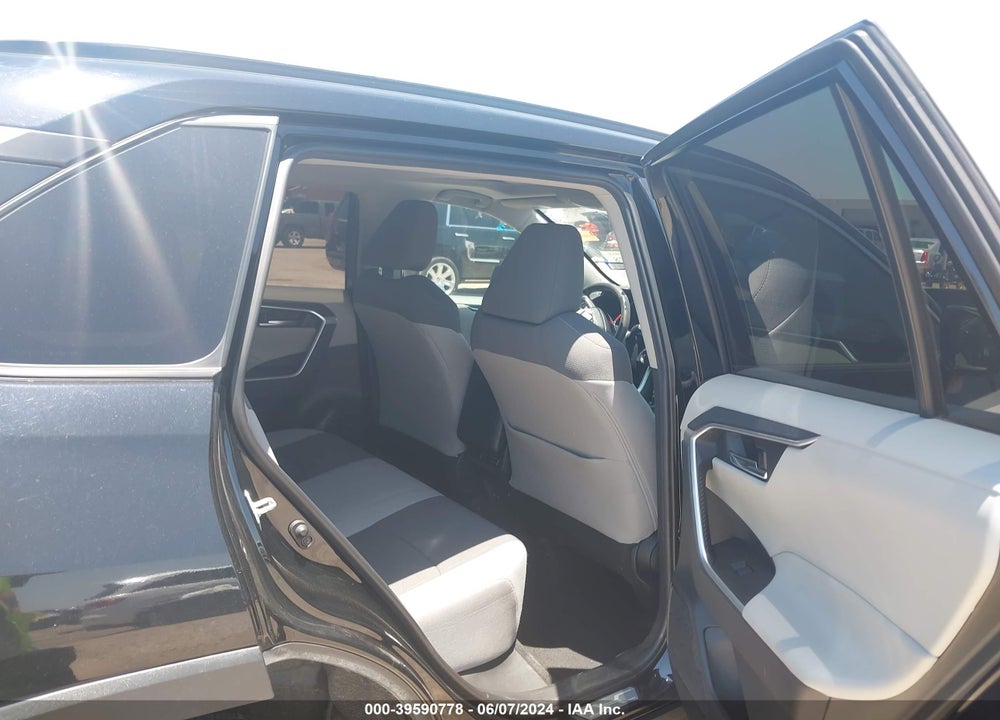 2019 TOYOTA RAV4 XLE VIN: 2T3W1RFV0KW011481