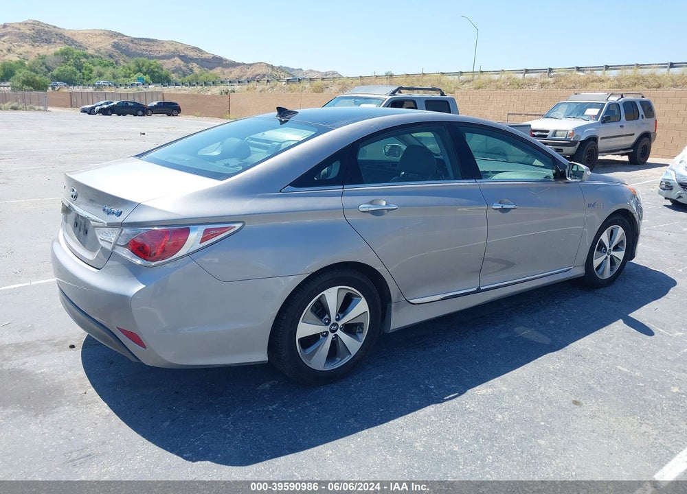 2012 HYUNDAI SONATA HYBRID VIN: KMHEC4A49CA055658