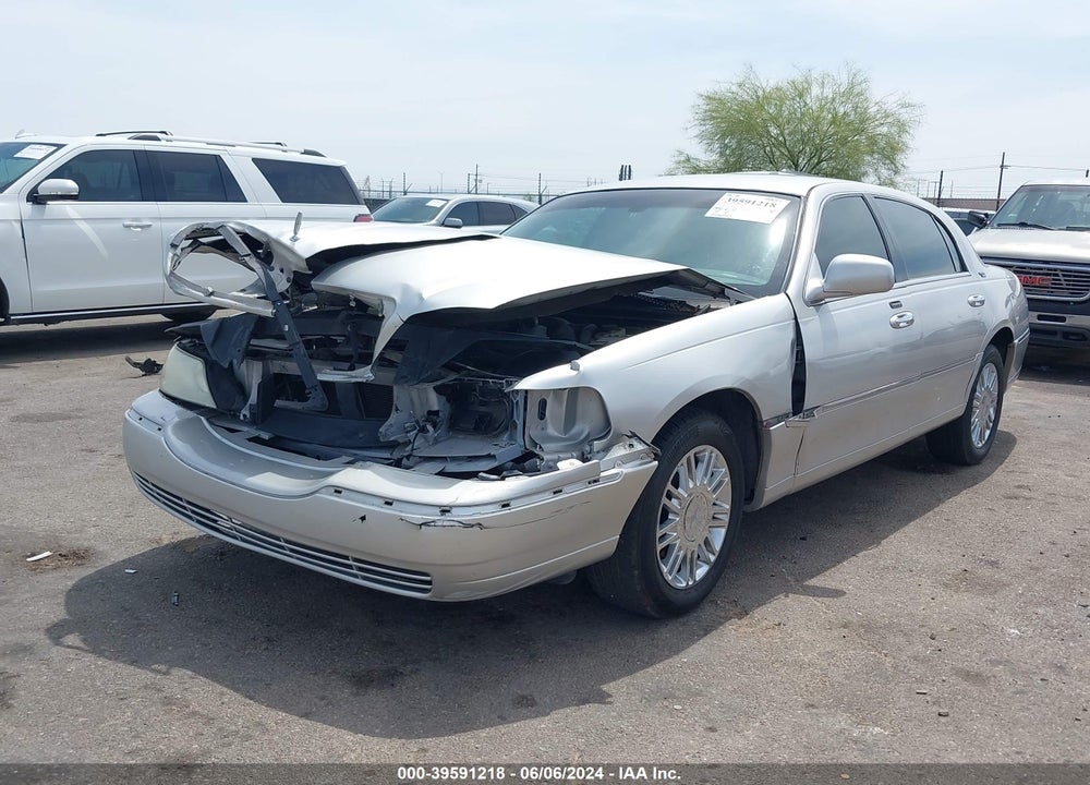 2008 LINCOLN TOWN CAR SIGNATURE LIMITED VIN: 2LNHM82W88X663381