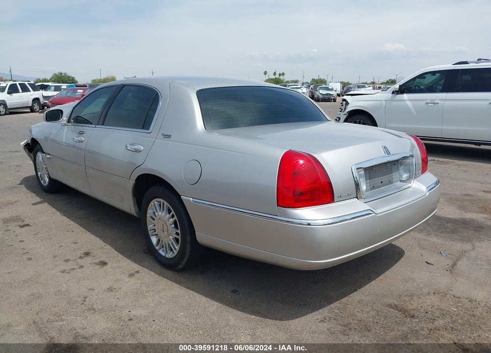 2008 LINCOLN TOWN CAR SIGNATURE LIMITED VIN: 2LNHM82W88X663381