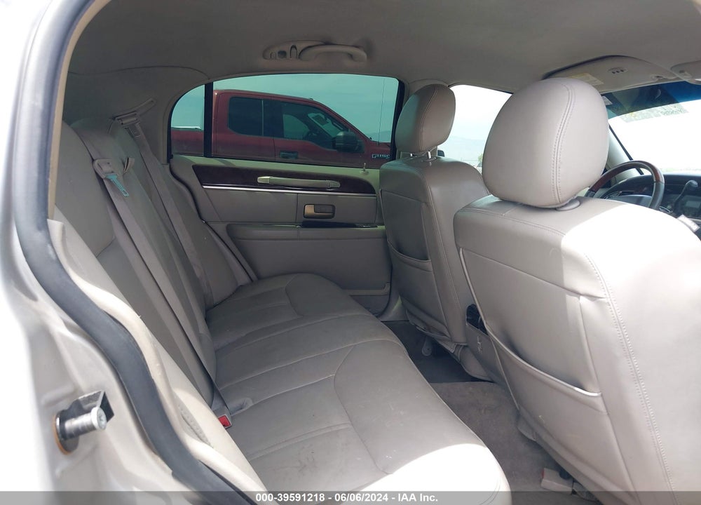 2008 LINCOLN TOWN CAR SIGNATURE LIMITED VIN: 2LNHM82W88X663381