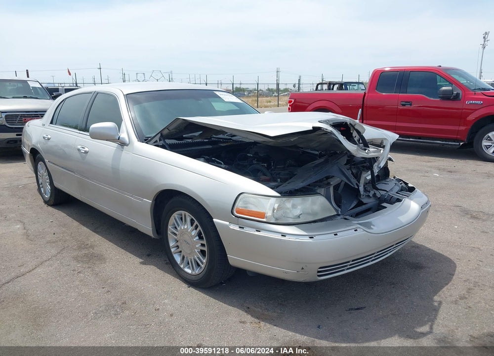 2008 LINCOLN TOWN CAR SIGNATURE LIMITED VIN: 2LNHM82W88X663381