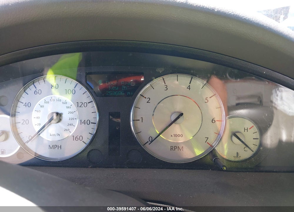 2008 CHRYSLER 300C VIN: 2C3LK63H68H284144