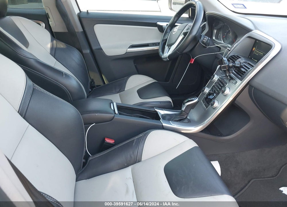 2017 VOLVO XC60 T5 VIN: YV440MDJ8H2083301