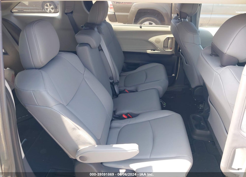 2024 TOYOTA SIENNA XLE VIN: 5TDJRKEC7RS186932