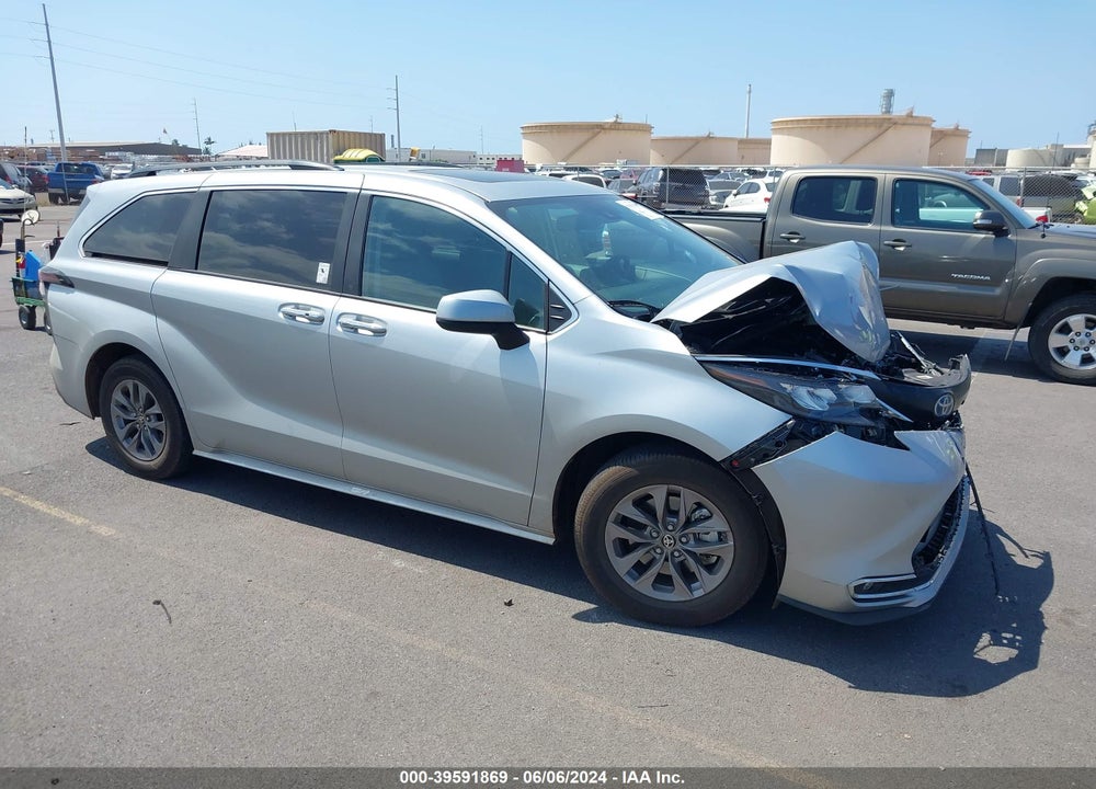 2024 TOYOTA SIENNA XLE VIN: 5TDJRKEC7RS186932