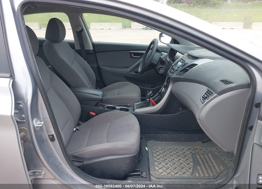 2016 HYUNDAI ELANTRA SE VIN: 5NPDH4AE1GH767526