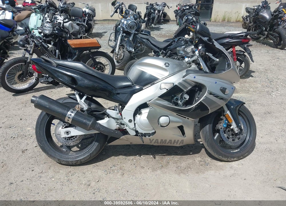 2003 YAMAHA YZF600 R VIN: JYA5AHE033A039394