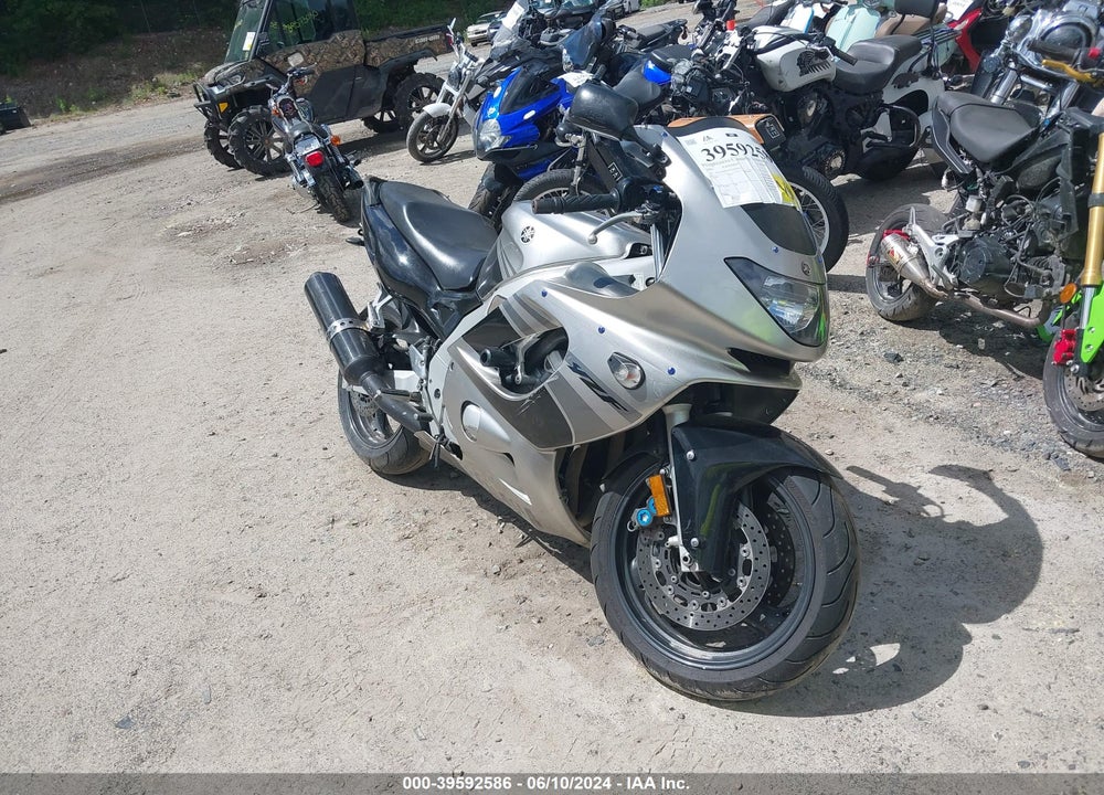 2003 YAMAHA YZF600 R VIN: JYA5AHE033A039394