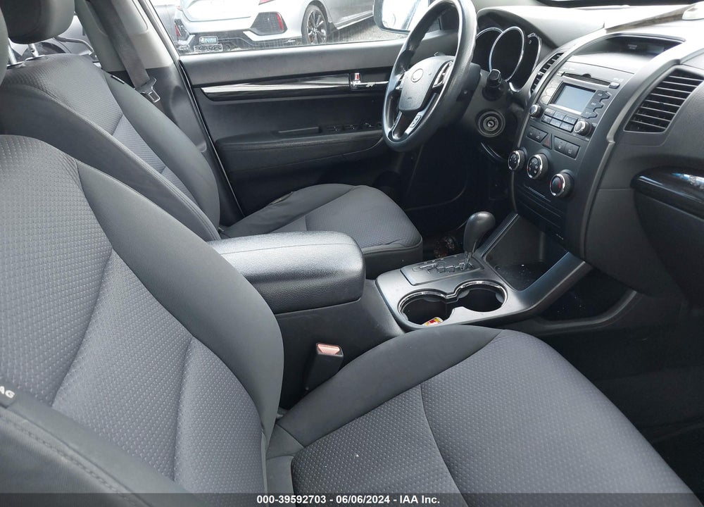 2011 KIA SORENTO LX V6 VIN: 5XYKT4A20BG144491