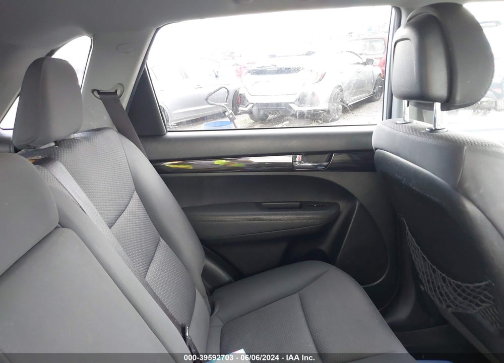 2011 KIA SORENTO LX V6 VIN: 5XYKT4A20BG144491