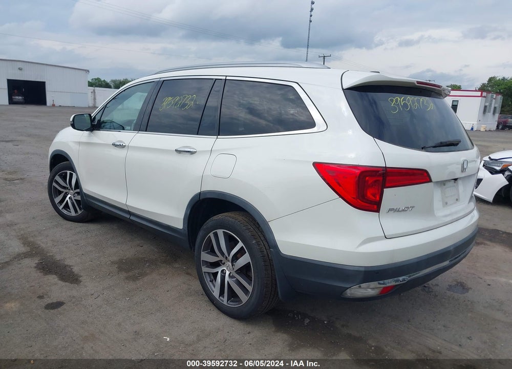 2017 HONDA PILOT TOURING VIN: 5FNYF6H99HB101736