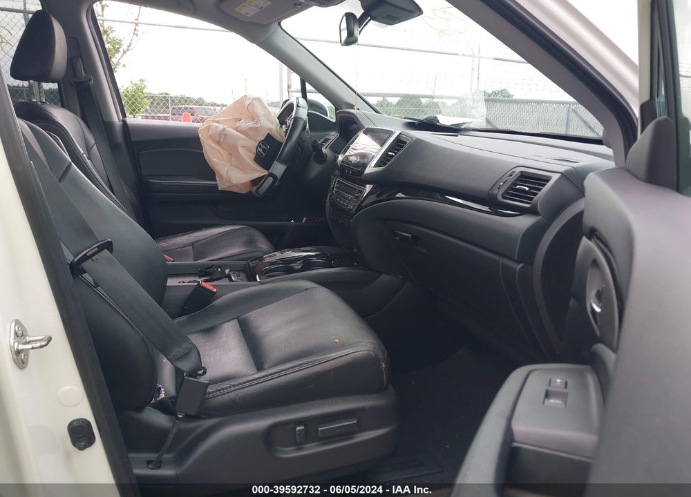 2017 HONDA PILOT TOURING VIN: 5FNYF6H99HB101736