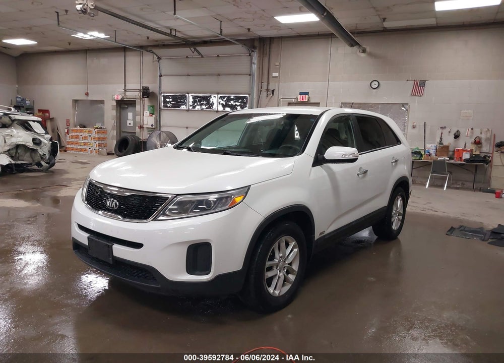 2015 KIA SORENTO LX VIN: 5XYKTCA65FG568896