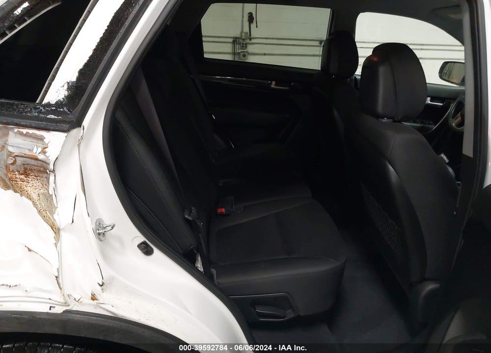 2015 KIA SORENTO LX VIN: 5XYKTCA65FG568896