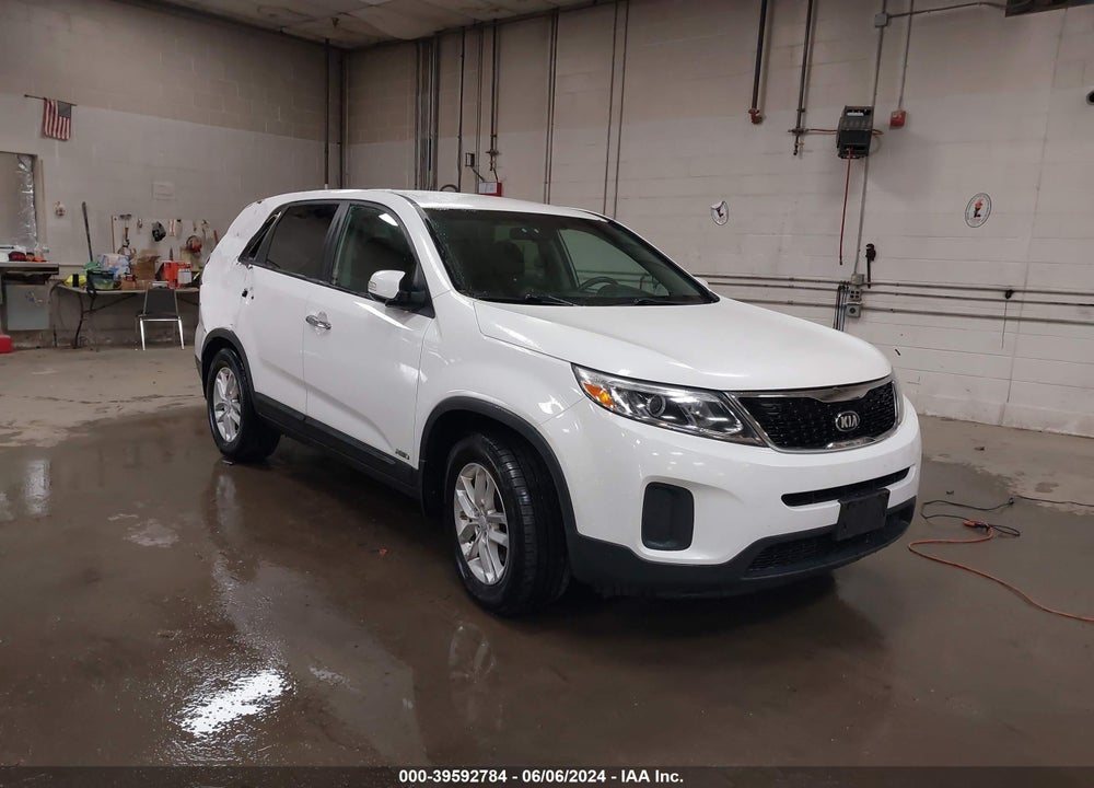 2015 KIA SORENTO LX VIN: 5XYKTCA65FG568896