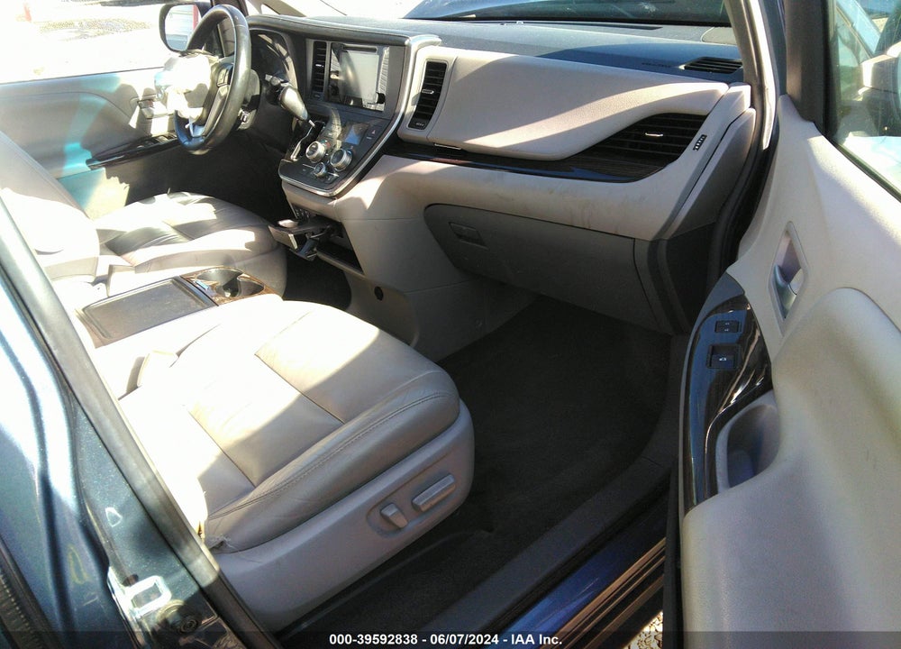 2017 TOYOTA SIENNA XLE 8 PASSENGER VIN: 5TDYZ3DC2HS837291