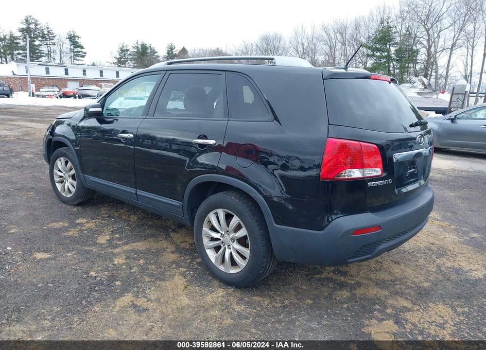 2011 KIA SORENTO LX V6 VIN: 5XYKT4A25BG066547