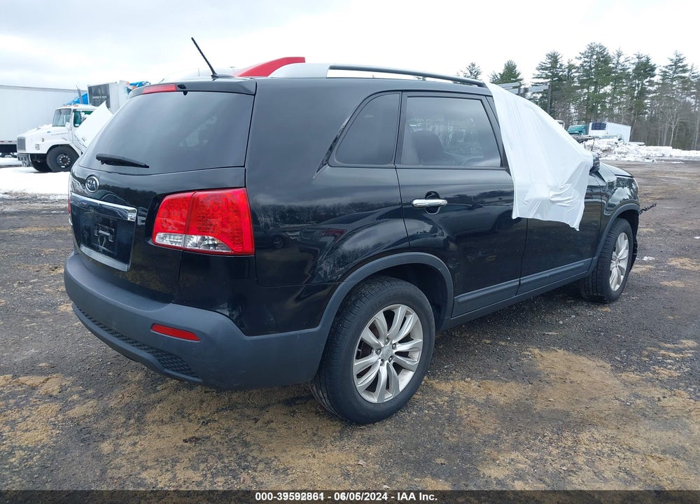 2011 KIA SORENTO LX V6 VIN: 5XYKT4A25BG066547