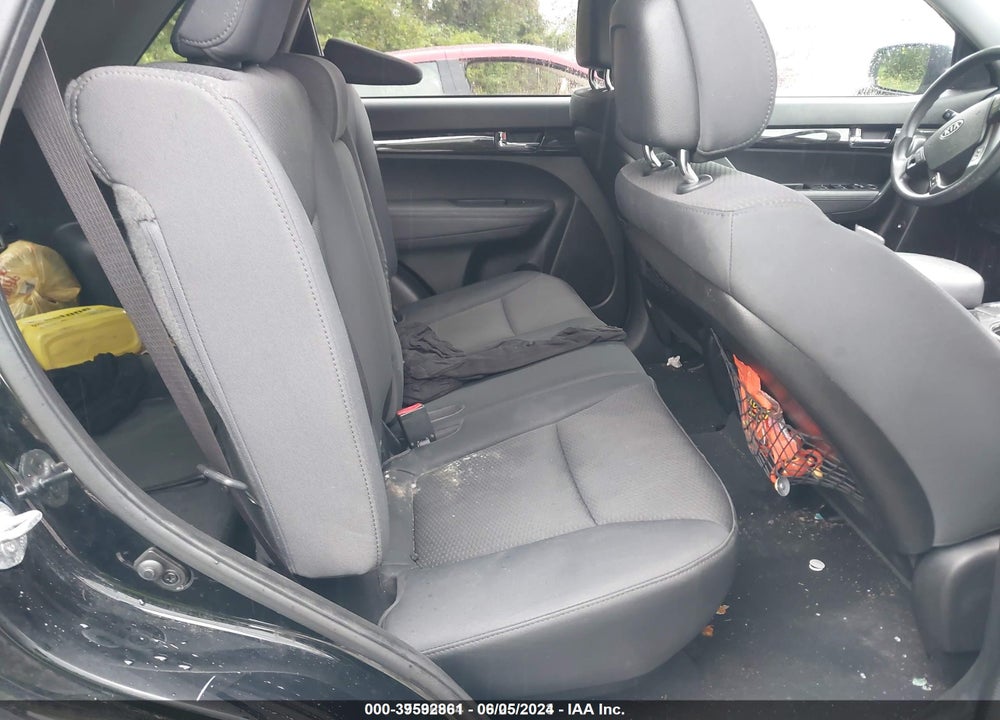 2011 KIA SORENTO LX V6 VIN: 5XYKT4A25BG066547