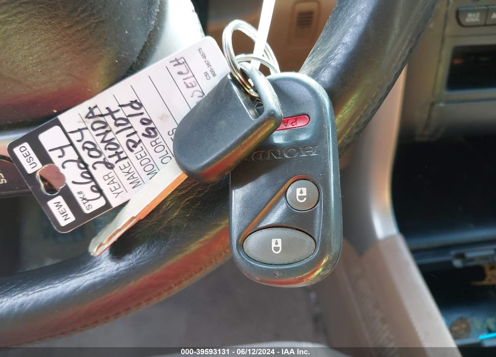 2004 HONDA PILOT EX VIN: 2HKYF18414H612067