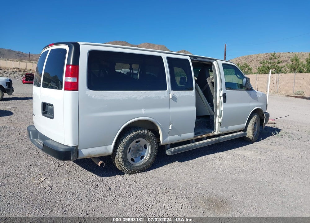 2020 CHEVROLET EXPRESS PASSENGER RWD 2500 REGULAR WHEELBASE LS VIN: 1GAWGEFG4L1174832