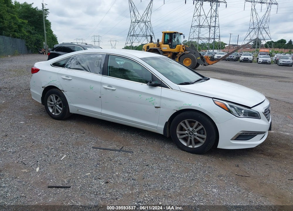 2015 HYUNDAI SONATA SE VIN: 5NPE24AF8FH039053