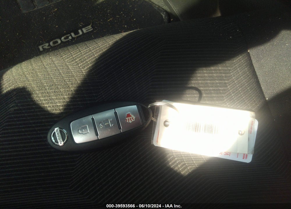 2015 NISSAN ROGUE SV VIN: 5N1AT2MV0FC912353