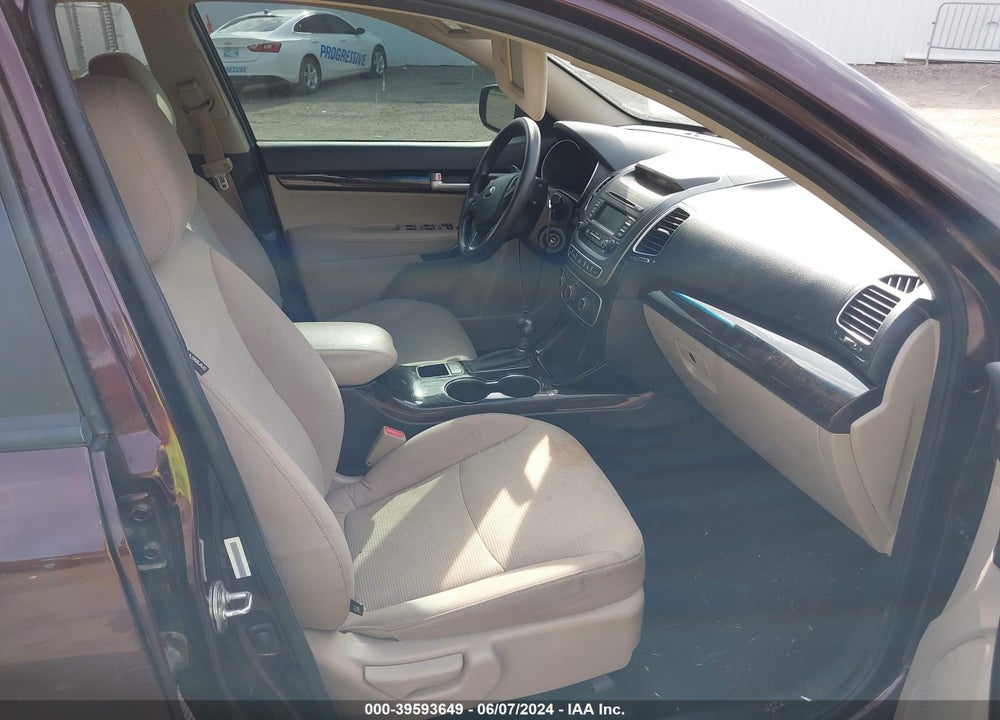 2015 KIA SORENTO LX V6 VIN: 5XYKT4A75FG593456