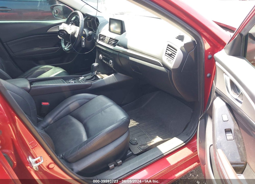 2018 MAZDA 3 TOURING VIN: 3MZBN1L38JM189238