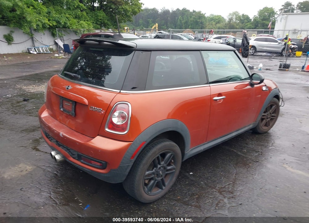 2012 MINI COOPER S VIN: WMWSV3C5XCT386624
