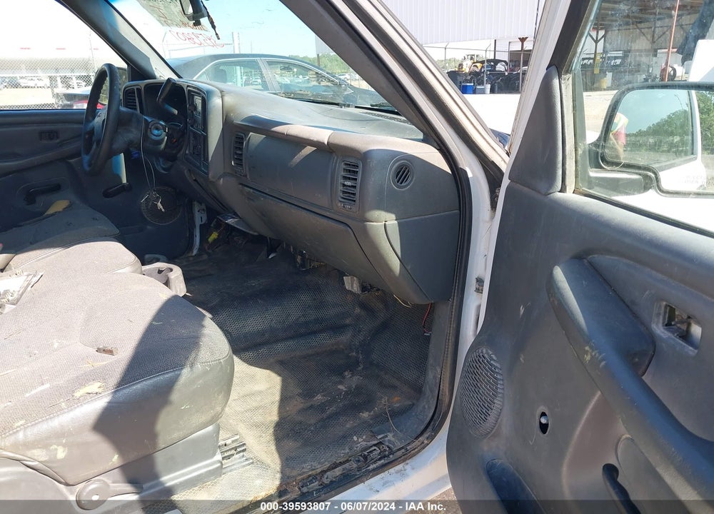 2005 GMC SIERRA 1500 WORK TRUCK VIN: 1GTEC14TX5Z267561