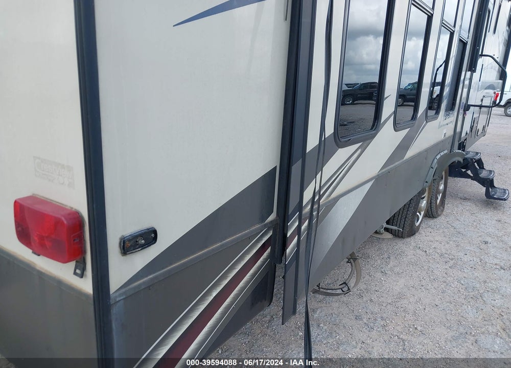 2016 FOREST RIVER CRUSADER 321 RES VIN: 5ZT3CSXB7GG118764