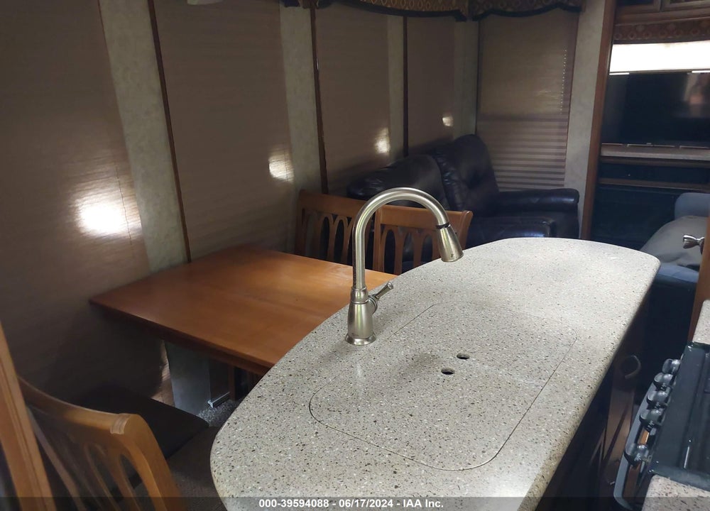 2016 FOREST RIVER CRUSADER 321 RES VIN: 5ZT3CSXB7GG118764