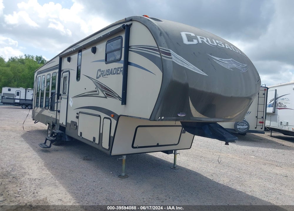 2016 FOREST RIVER CRUSADER 321 RES VIN: 5ZT3CSXB7GG118764