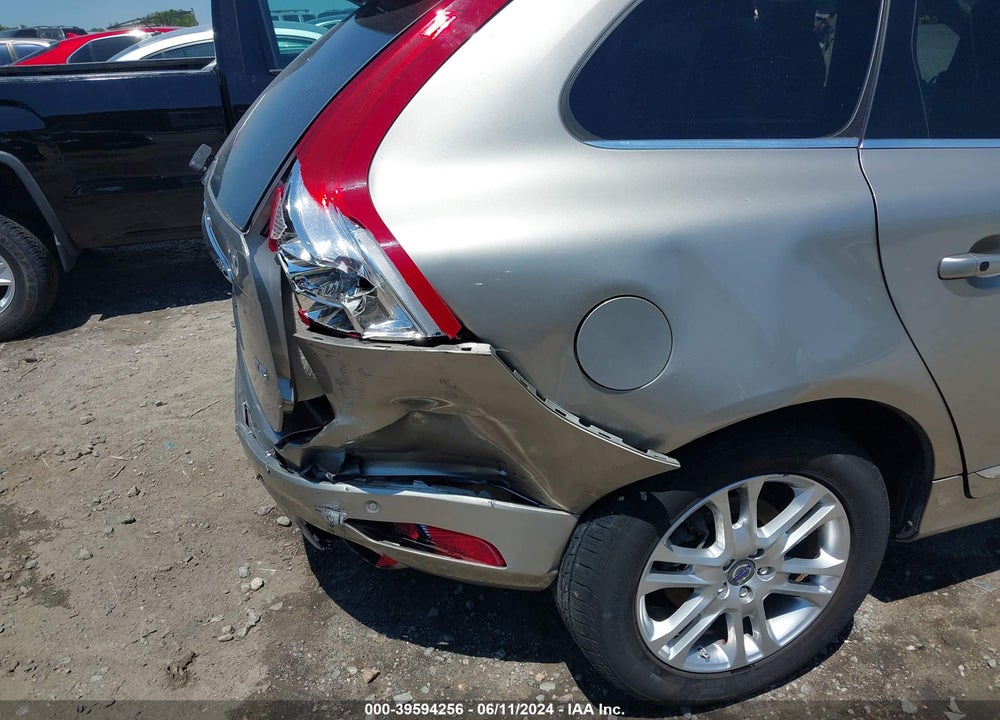 2015 VOLVO XC60 T5 PLATINUM VIN: YV440MDM3F2676538