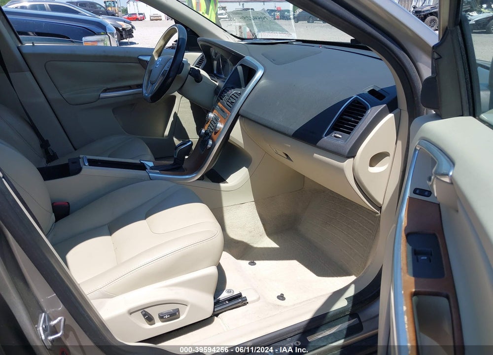 2015 VOLVO XC60 T5 PLATINUM VIN: YV440MDM3F2676538