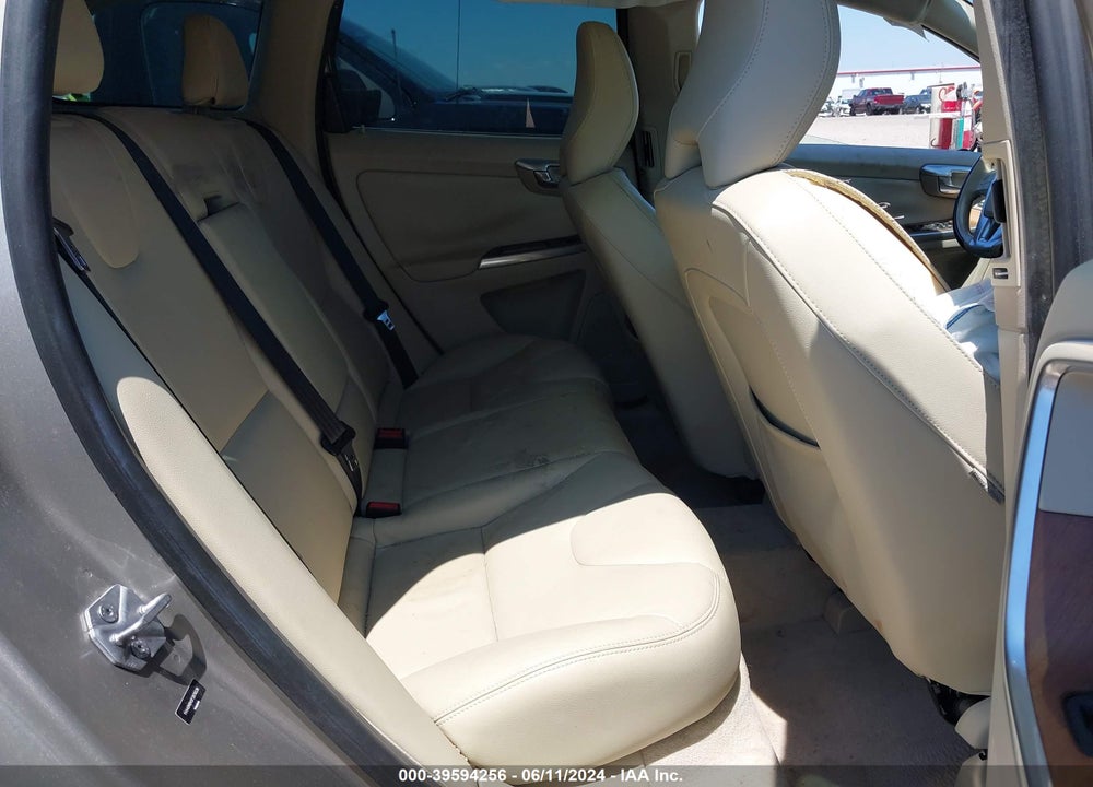 2015 VOLVO XC60 T5 PLATINUM VIN: YV440MDM3F2676538